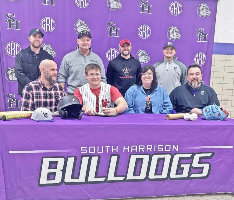 signing to collage crop